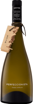 82,95 € Бесплатная доставка | Белое вино Davide Perfeccionista. Finca Ofelia Crianza — Крианса D.O. Rías Baixas Галисия Испания Godello — Годельо Бутылка 75 cl