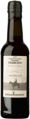 261,95 € Бесплатная доставка | Крепленое вино Tradición Amontillado Viejísimo D.O. Jerez-Xérès-Sherry Андалусия Испания Palomino Fino Половина бутылки 37 cl