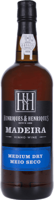 15,95 € 免费送货 | 甜葡萄酒 H&H Henriques & Henriques Medium Dry — 半干型 I.G. Madeira 马德拉 葡萄牙 75 cl